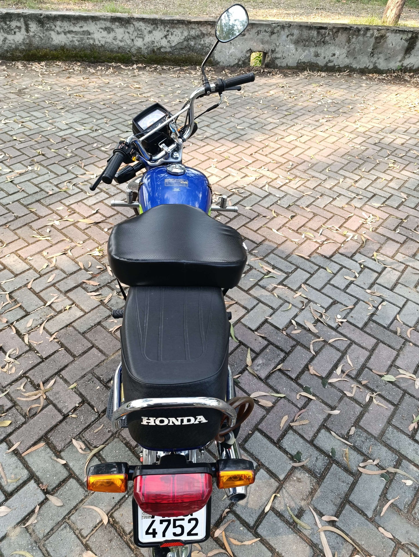 Full_Black_Bike_Seat_Cushion_2