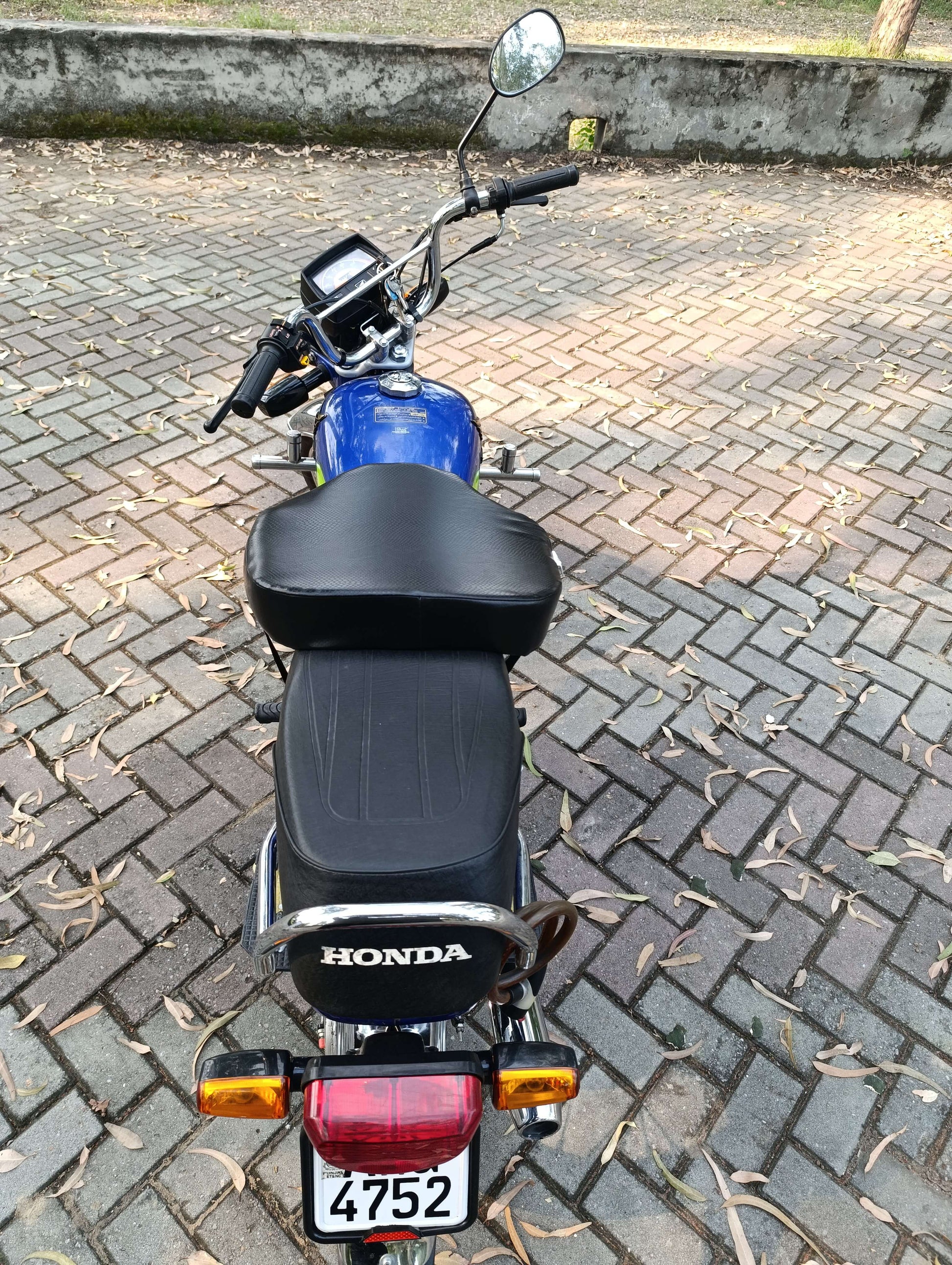 Full_Black_Bike_Seat_Cushion_2